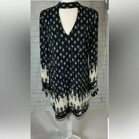 NEW WAYF Long Sleeve Crepe Shift Mini Dress Woodridge Keyhole Woman’s Size M - Picture 1 of 14